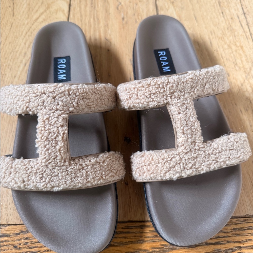 ROAM Tan Fuzzy Slide Sandals